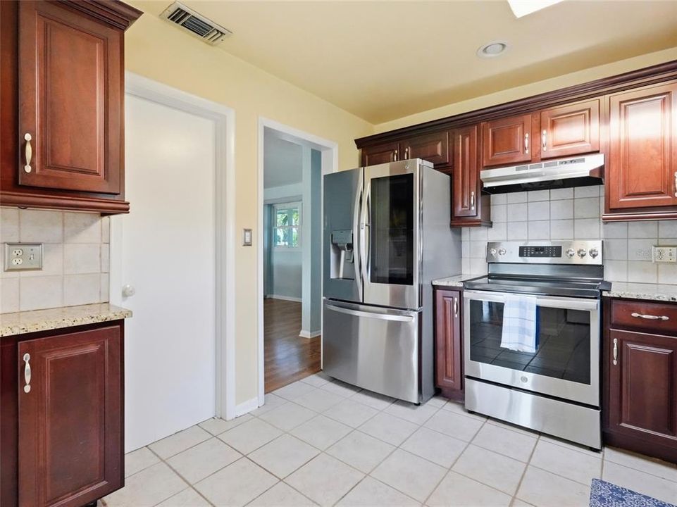 For Sale: $350,000 (3 beds, 2 baths, 1514 Square Feet)