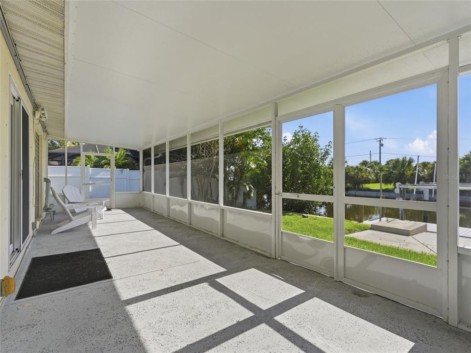 For Sale: $350,000 (3 beds, 2 baths, 1514 Square Feet)