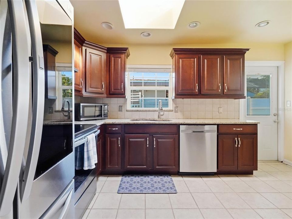 For Sale: $350,000 (3 beds, 2 baths, 1514 Square Feet)