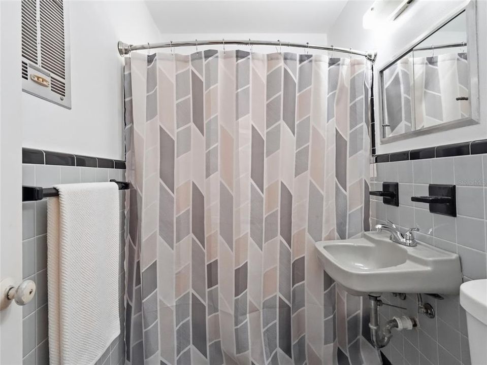For Sale: $350,000 (3 beds, 2 baths, 1514 Square Feet)