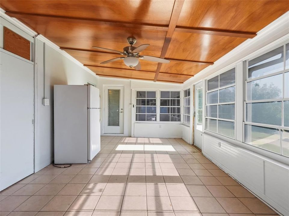 For Sale: $350,000 (3 beds, 2 baths, 1514 Square Feet)
