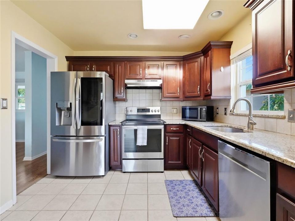 For Sale: $350,000 (3 beds, 2 baths, 1514 Square Feet)