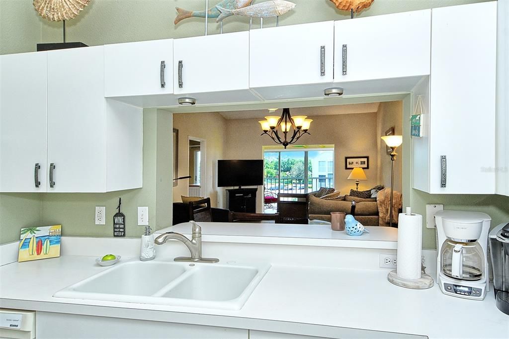 For Sale: $279,000 (2 beds, 2 baths, 1106 Square Feet)