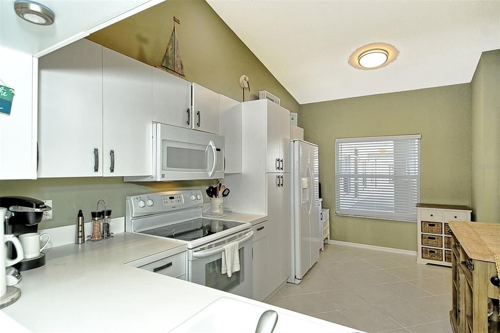 For Sale: $279,000 (2 beds, 2 baths, 1106 Square Feet)