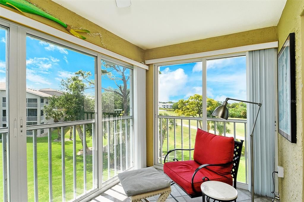 For Sale: $279,000 (2 beds, 2 baths, 1106 Square Feet)