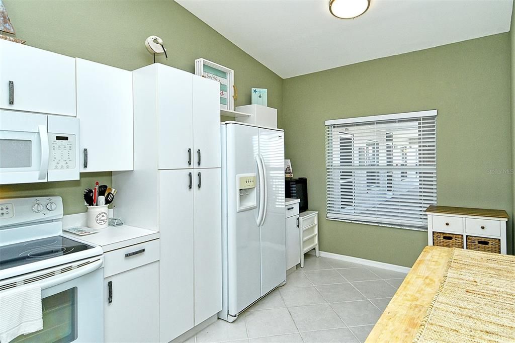 For Sale: $279,000 (2 beds, 2 baths, 1106 Square Feet)
