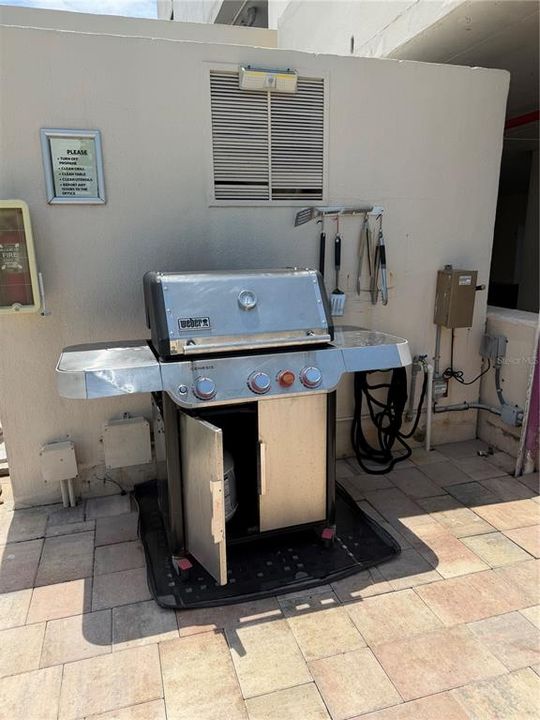 For Rent: $5,000 (2 beds, 2 baths, 1094 Square Feet)