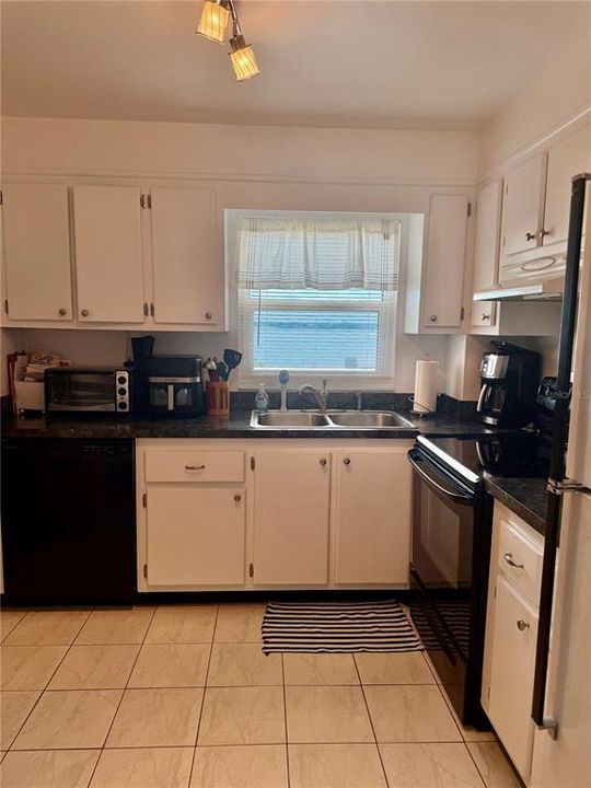 For Rent: $5,000 (2 beds, 2 baths, 1094 Square Feet)
