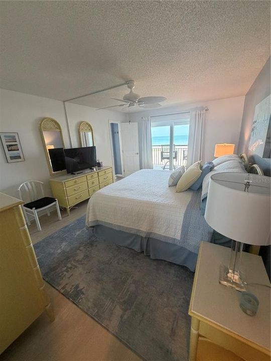 For Rent: $5,000 (2 beds, 2 baths, 1094 Square Feet)