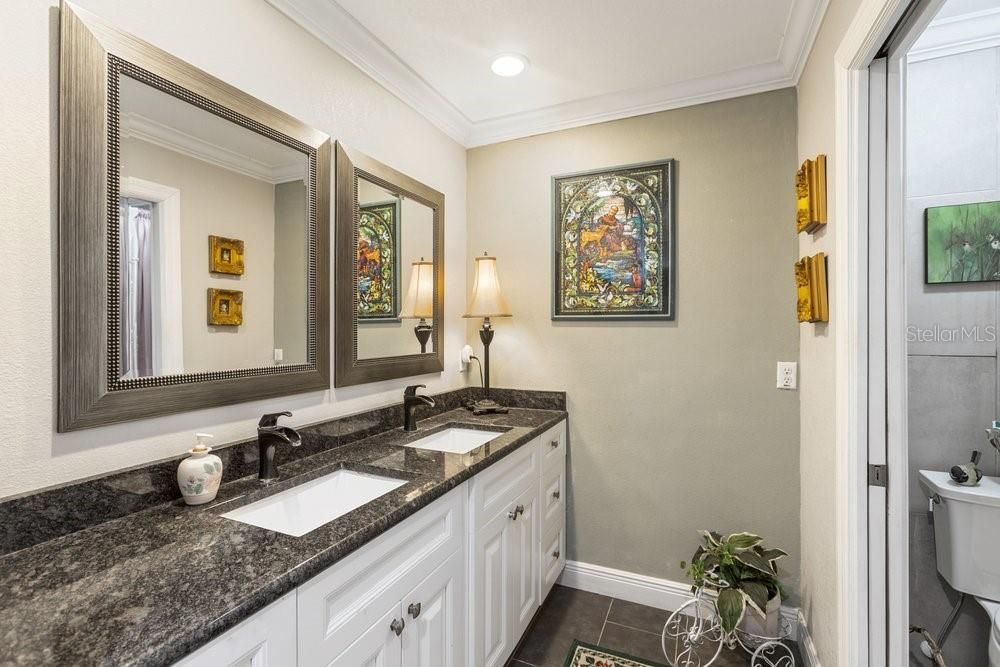 На продажу: $329,900 (3 спален, 2 ванн, 1818 Квадратных фут)