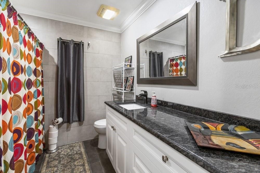 На продажу: $329,900 (3 спален, 2 ванн, 1818 Квадратных фут)