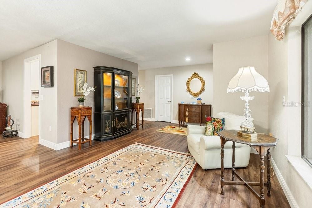 На продажу: $329,900 (3 спален, 2 ванн, 1818 Квадратных фут)