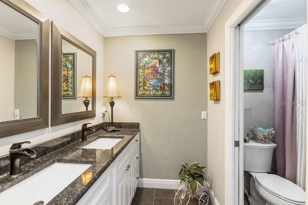 На продажу: $329,900 (3 спален, 2 ванн, 1818 Квадратных фут)