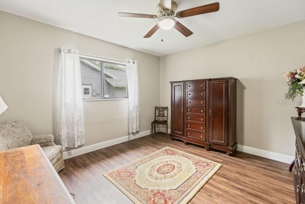 На продажу: $329,900 (3 спален, 2 ванн, 1818 Квадратных фут)
