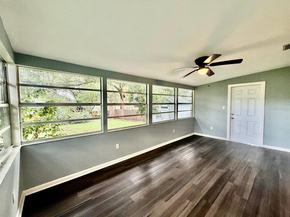 For Rent: $2,350 (3 beds, 3 baths, 1198 Square Feet)