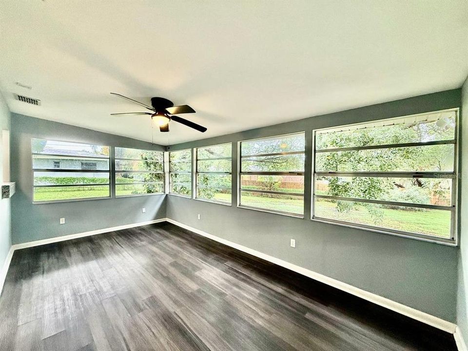 For Rent: $2,350 (3 beds, 3 baths, 1198 Square Feet)