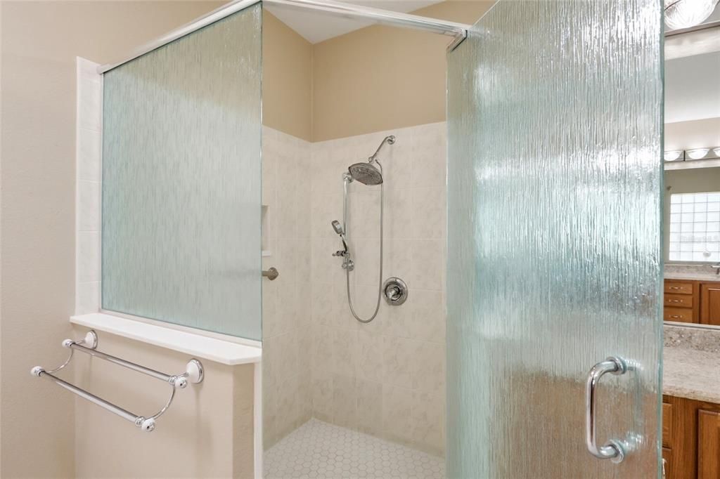 En Venta: $679,000 (4 camas, 3 baños, 2812 Pies cuadrados)