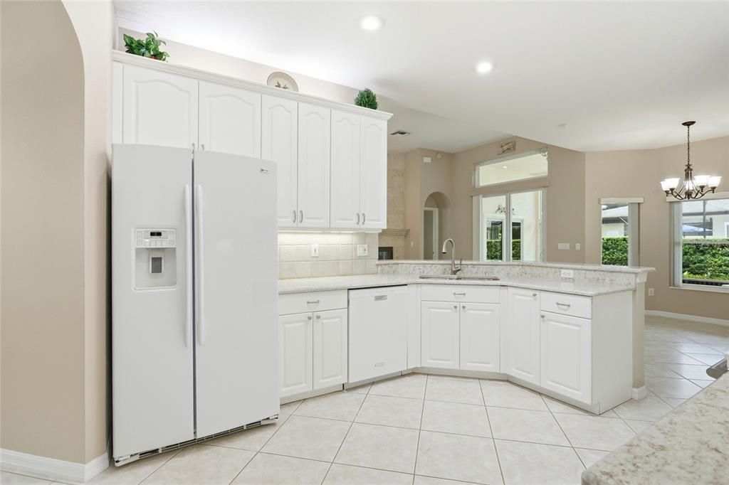 En Venta: $679,000 (4 camas, 3 baños, 2812 Pies cuadrados)