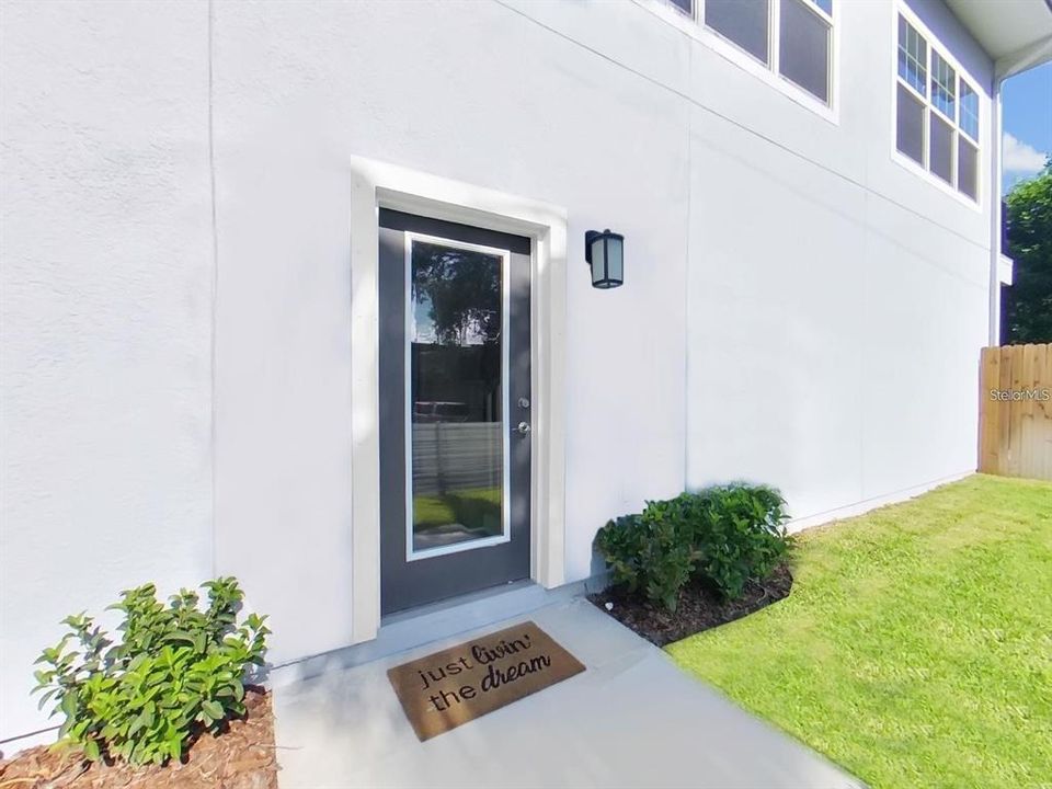 For Rent: $2,650 (3 beds, 2 baths, 1725 Square Feet)