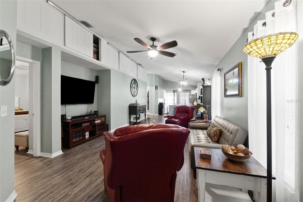 For Sale: $349,900 (3 beds, 2 baths, 1248 Square Feet)