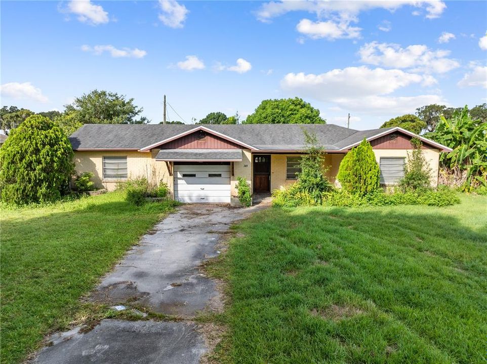 На продажу: $275,000 (0.40 acres)