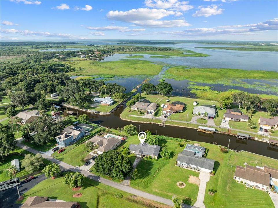 На продажу: $275,000 (0.40 acres)