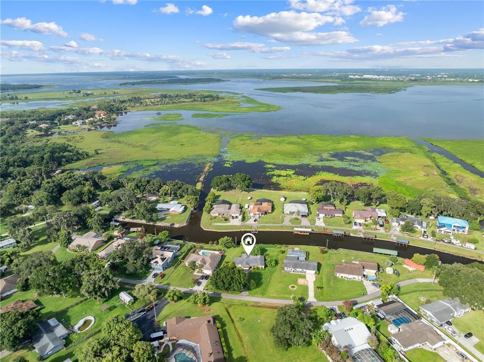 На продажу: $275,000 (0.40 acres)