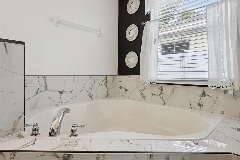 For Sale: $495,000 (3 beds, 2 baths, 2039 Square Feet)