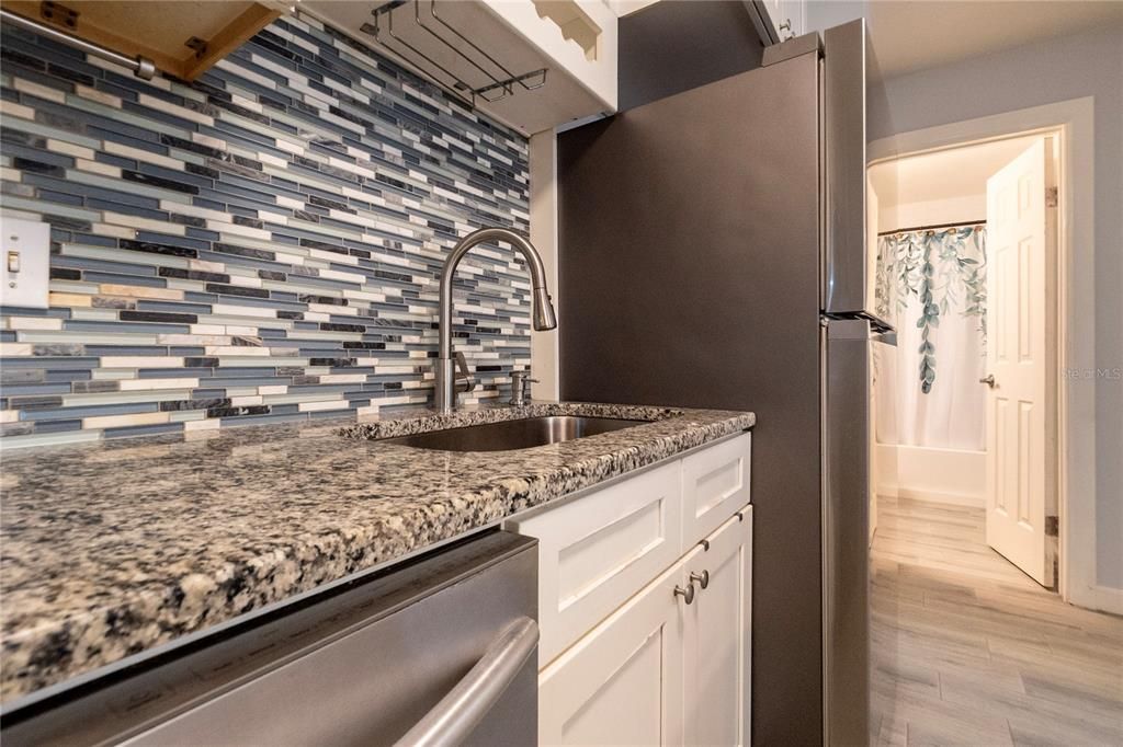 For Rent: $1,425 (1 beds, 1 baths, 525 Square Feet)