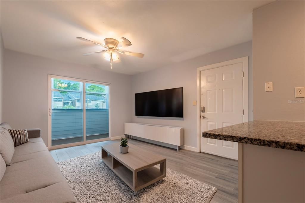 For Rent: $1,425 (1 beds, 1 baths, 525 Square Feet)