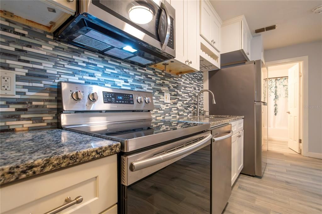 For Rent: $1,425 (1 beds, 1 baths, 525 Square Feet)
