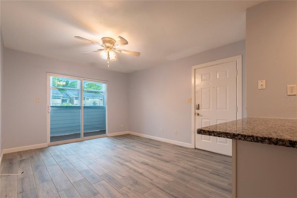 For Rent: $1,425 (1 beds, 1 baths, 525 Square Feet)