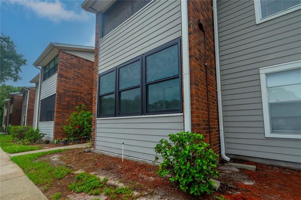 For Rent: $1,425 (1 beds, 1 baths, 525 Square Feet)