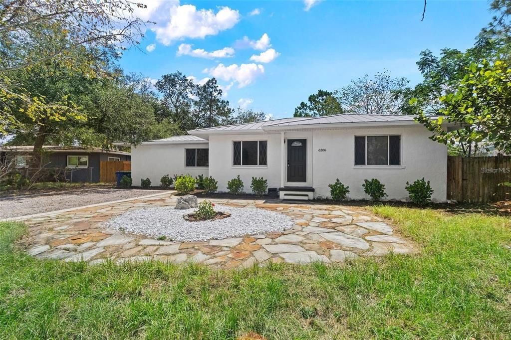 For Rent: $3,500 (3 beds, 2 baths, 1552 Square Feet)