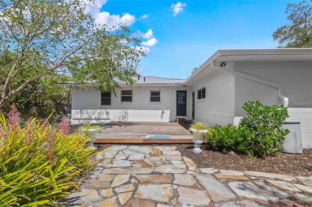For Rent: $3,500 (3 beds, 2 baths, 1552 Square Feet)