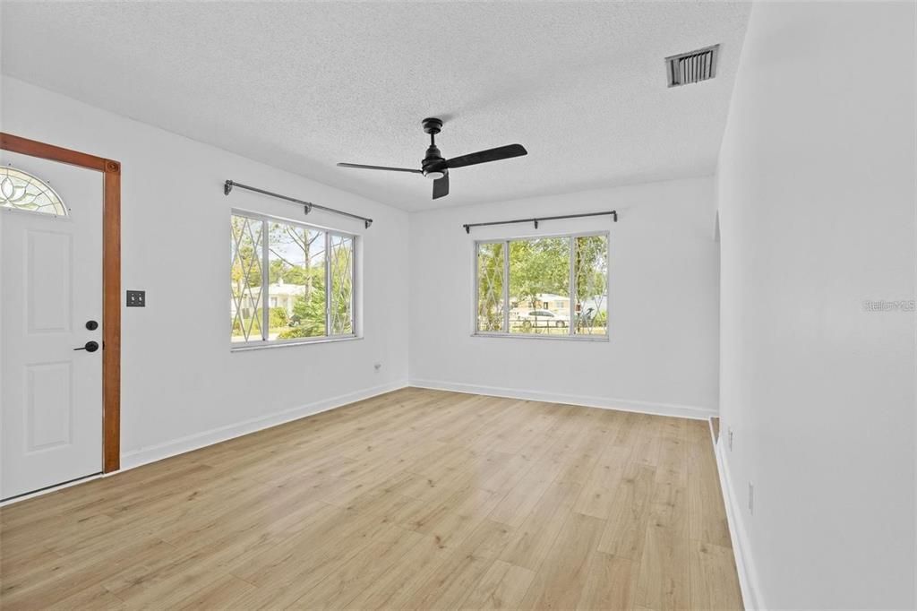 For Rent: $3,500 (3 beds, 2 baths, 1552 Square Feet)