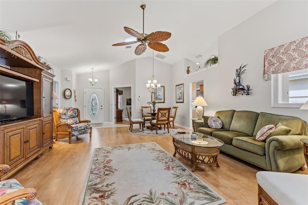 Activo con contrato: $350,000 (2 camas, 2 baños, 1760 Pies cuadrados)