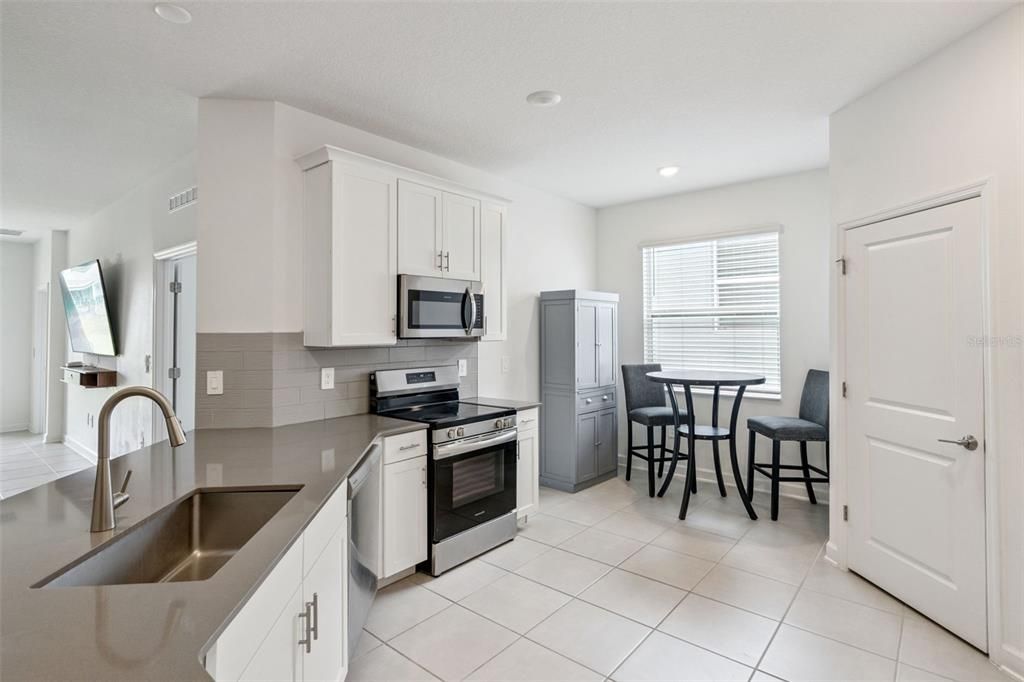 For Sale: $440,000 (4 beds, 3 baths, 2109 Square Feet)