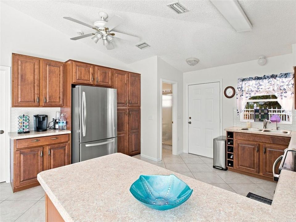 For Sale: $548,900 (4 beds, 4 baths, 1913 Square Feet)