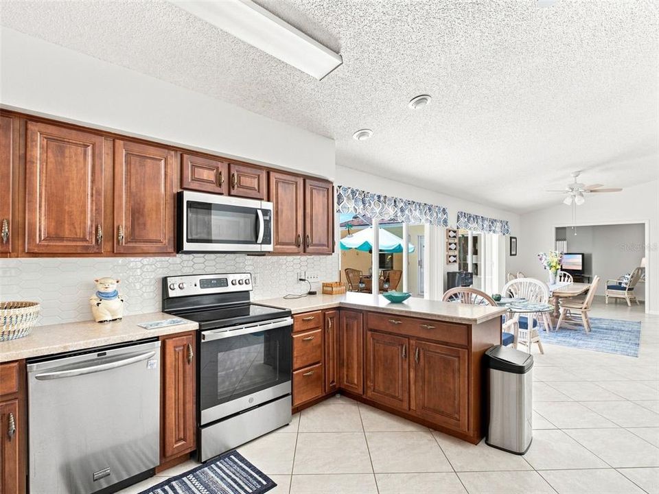 For Sale: $548,900 (4 beds, 4 baths, 1913 Square Feet)
