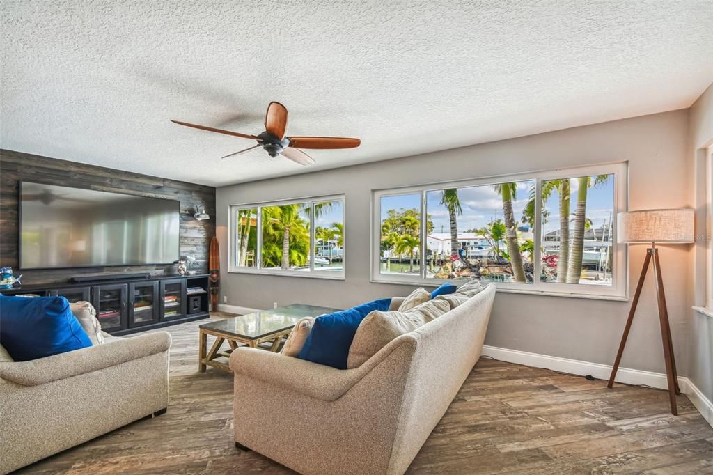 For Sale: $999,999 (3 beds, 3 baths, 2003 Square Feet)