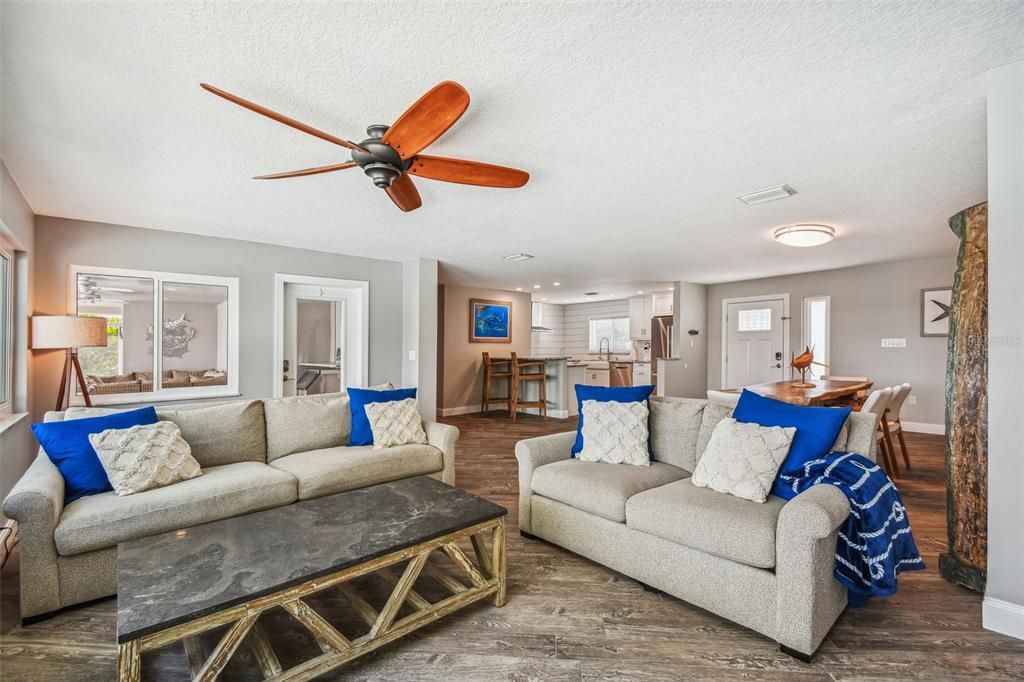 For Sale: $999,999 (3 beds, 3 baths, 2003 Square Feet)