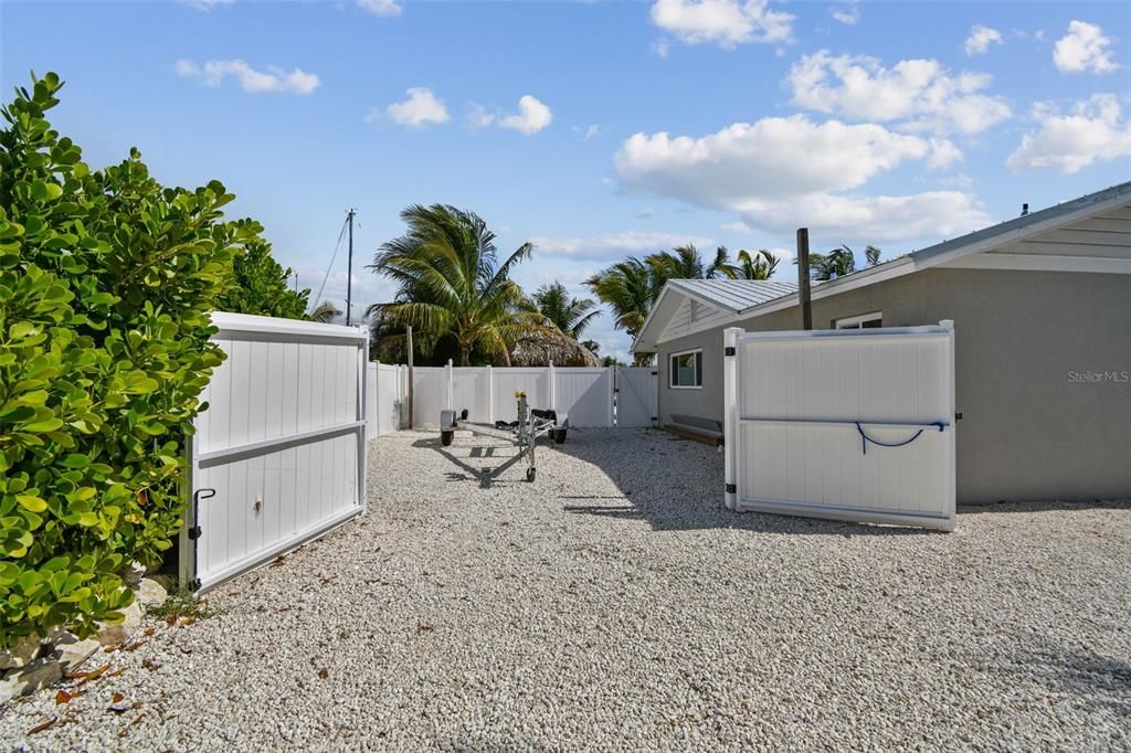 For Sale: $999,999 (3 beds, 3 baths, 2003 Square Feet)