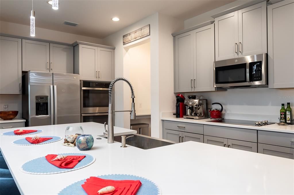 En Venta: $585,000 (5 camas, 3 baños, 2652 Pies cuadrados)