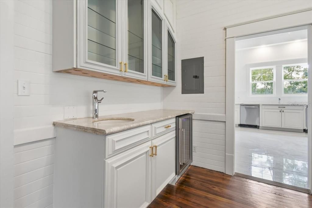 For Sale: $538,900 (8 beds, 4 baths, 5548 Square Feet)