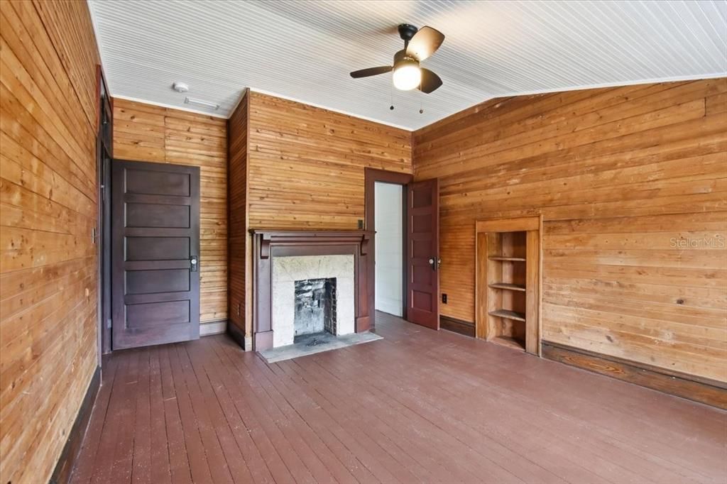 For Sale: $538,900 (8 beds, 4 baths, 5548 Square Feet)