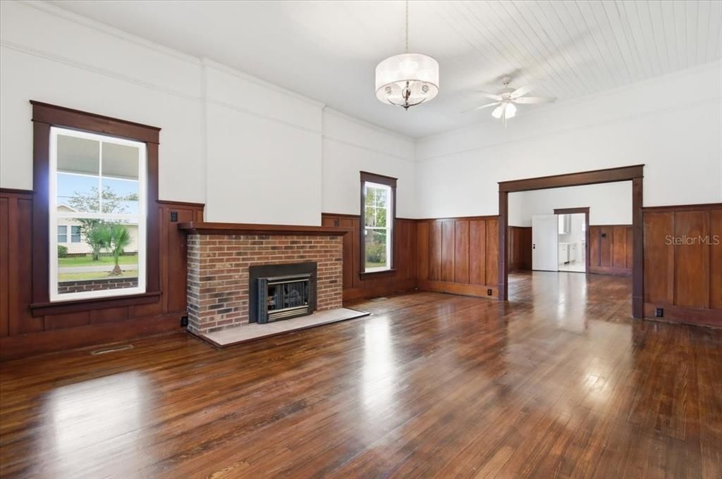 For Sale: $538,900 (8 beds, 4 baths, 5548 Square Feet)