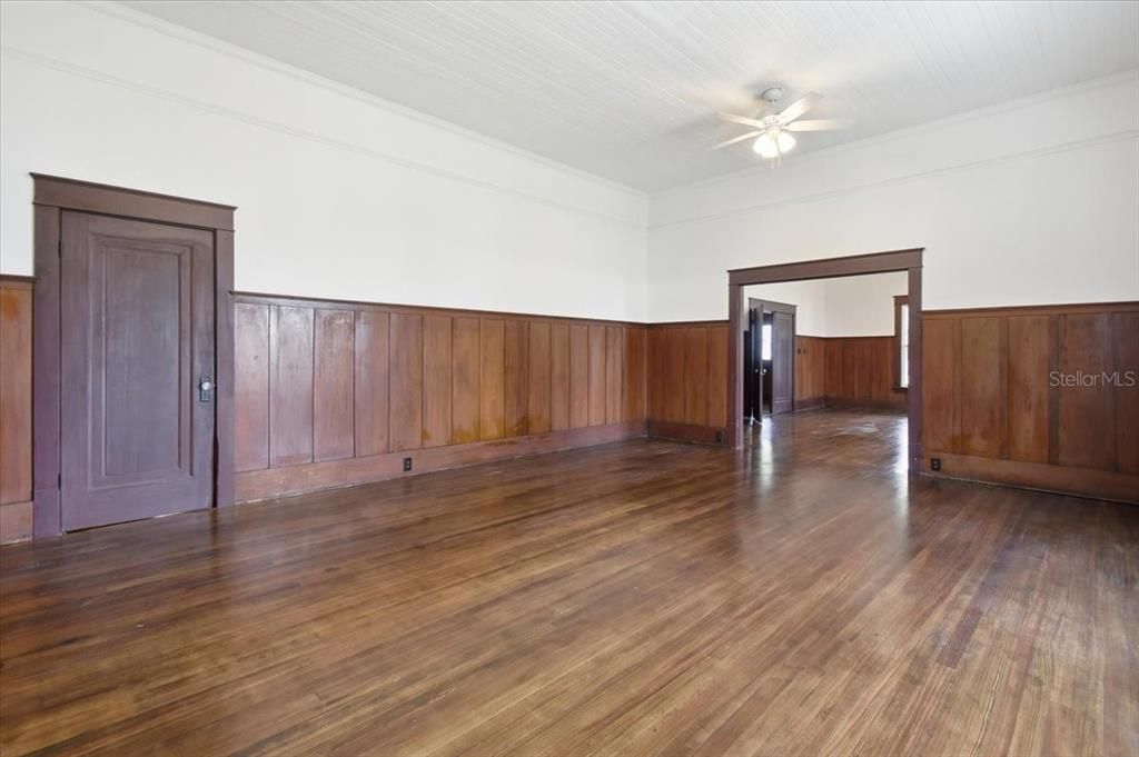 For Sale: $538,900 (8 beds, 4 baths, 5548 Square Feet)