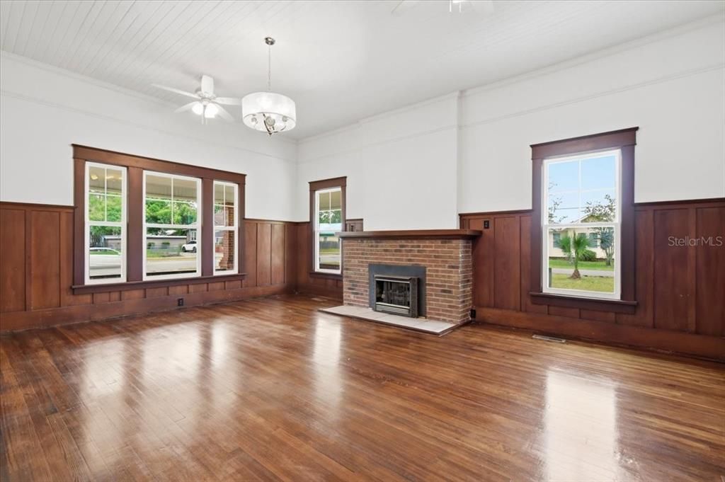 For Sale: $538,900 (8 beds, 4 baths, 5548 Square Feet)