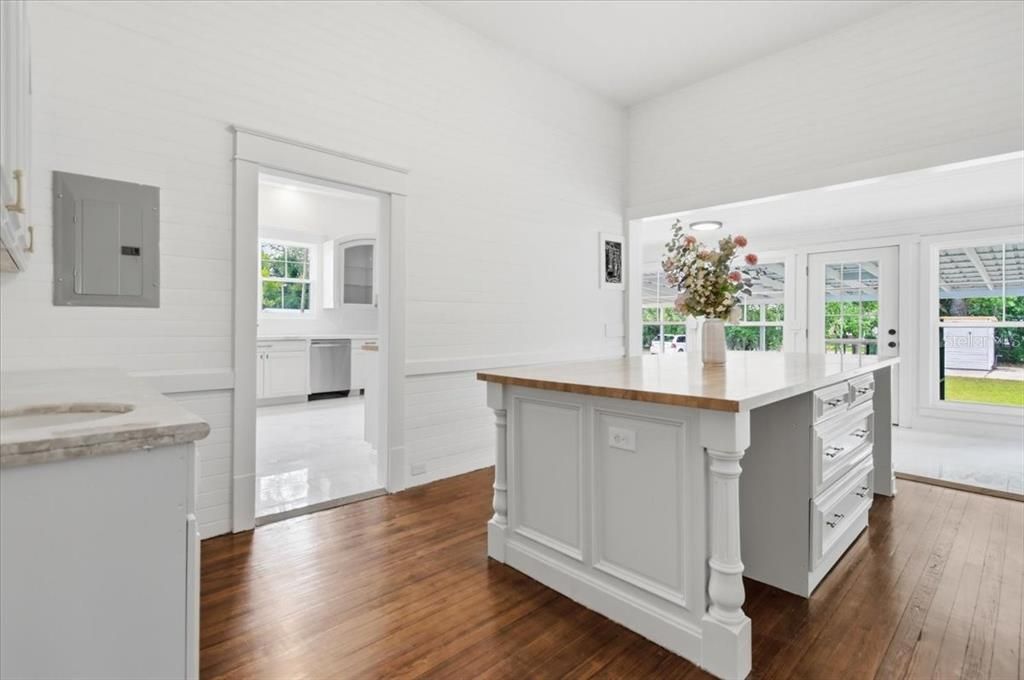 For Sale: $538,900 (8 beds, 4 baths, 5548 Square Feet)